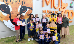 Museu de Zoologia recebe alunos da Associação dos Surdos do Extremo Sul
