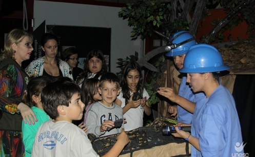 Noite no museu encanta crianças